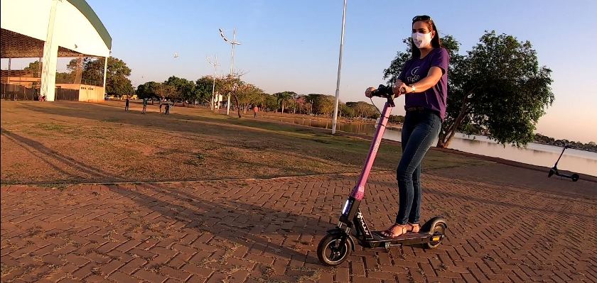 Patinetes elétricos chegam como alternativa de mobilidade urbana em Três Lagoas - Israel Espíndola