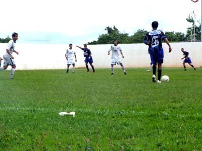 A bola rola neste final de semana com quatro partidas -