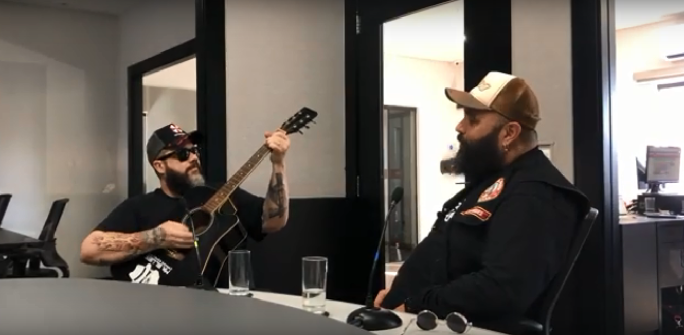 Guitarrista Rodrigo Queiroz e o vocalista Alvaro Vasques - Foto: Reprodução/Youtube