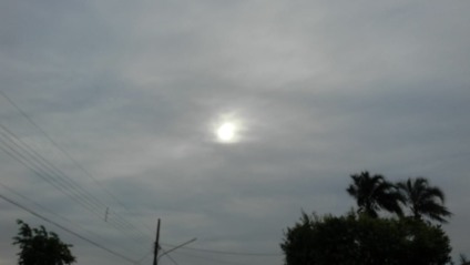 A quarta-feira em Paranaíba amanheceu com muitas nuvens e pouca abertura de sol. A previsão indica pancadas de chuva à tarde e à noite. A temperatura varia entre 25° e 36°, umidade relativa do ar fica entre 70% e 96 %.  Em todo o estado, o dia será parcia - Talita Matsushita/JPNEWS