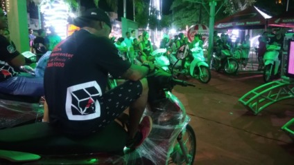 Os competidores subiram nas motos às 20h05 - Lucas dos Anjos/JPNEWS