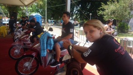 Tainara Pinheiro, que representa a Vip Chinelaria, afirma preferir a chuva - Lucas dos Anjos/JPNEWS