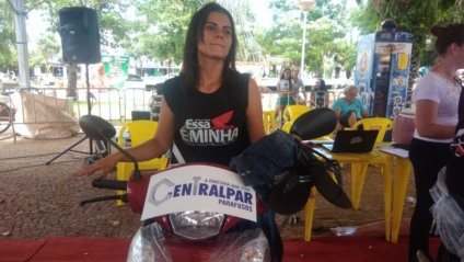 “Para não dormir vale tudo, até dançar em cima da moto”, brinca Luciana  Cancio - Lucas dos Anjos/JPNEWS