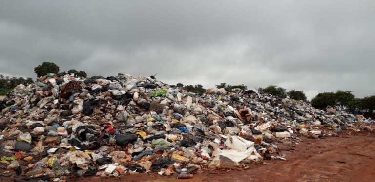 O TAC diz ainda que a Prefeitura deveria se abster de depositar resíduos urbanos no lixão - Talita Matsushita/JPNEWS