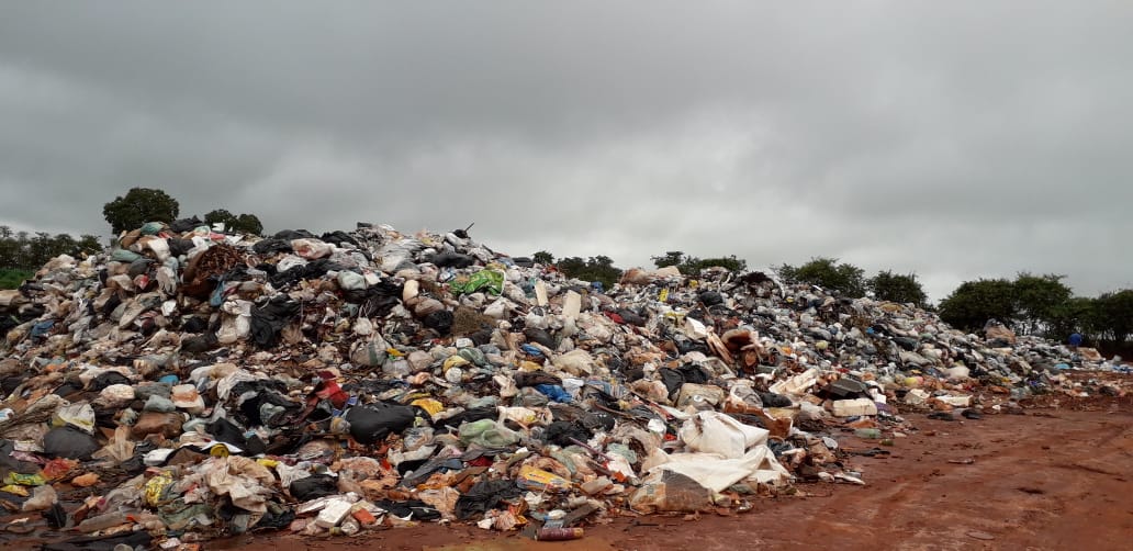 O TAC diz ainda que a Prefeitura deveria se abster de depositar resíduos urbanos no lixão - Talita Matsushita/JPNEWS