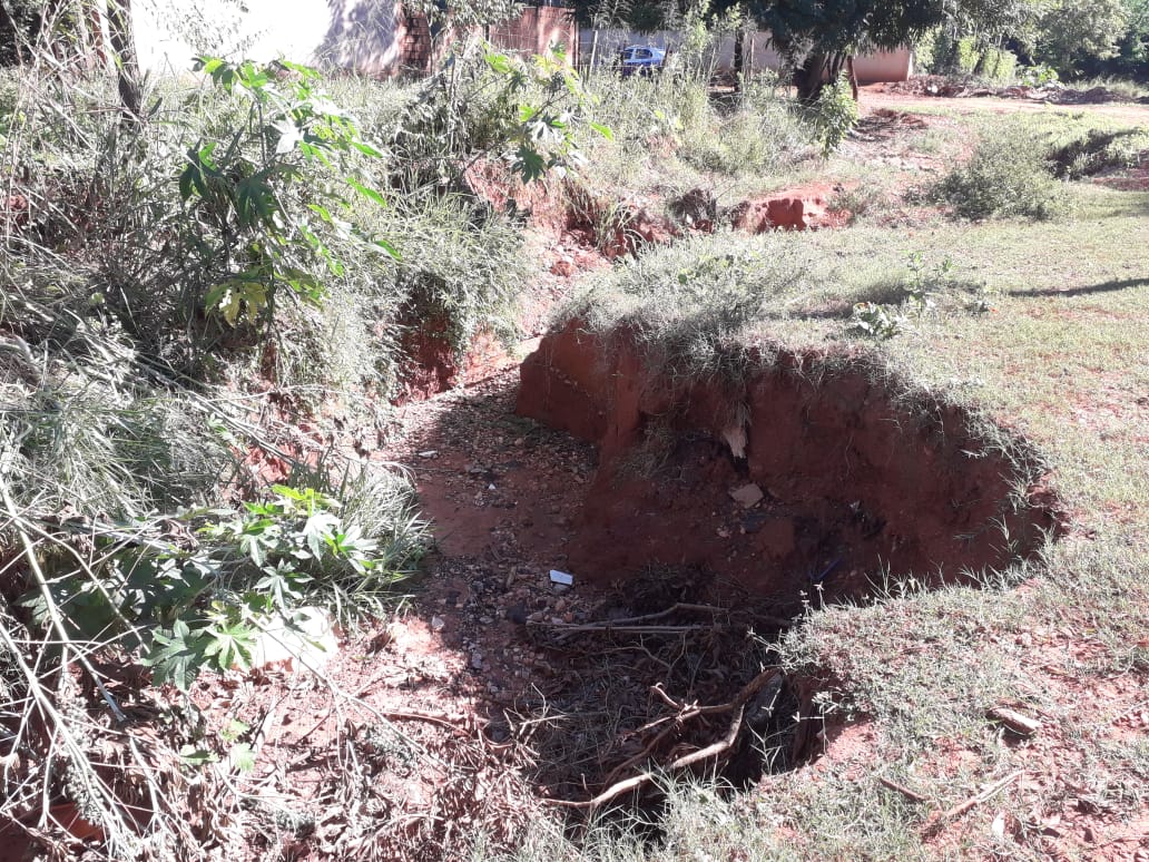 O problema é recorrente e os moradores sempre reclamam da situação da via - Talita Matsushita/JPNEWS