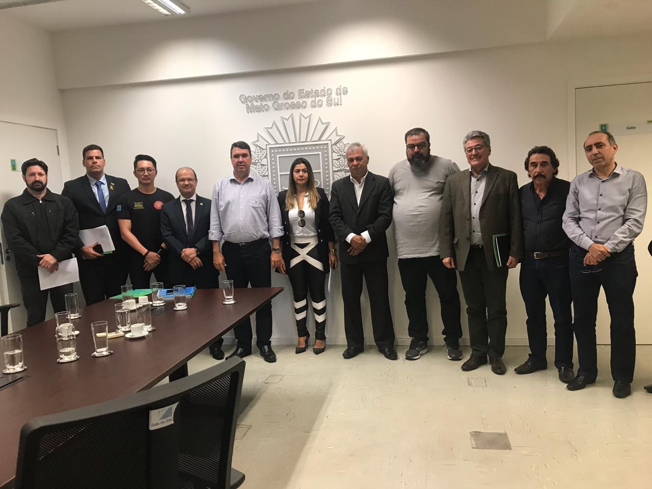 Representantes do governo, dos servidores e deputados estaduais realizaram a primeira rodada de negociação do reajuste salarial nesta quinta-feira - Divulgação