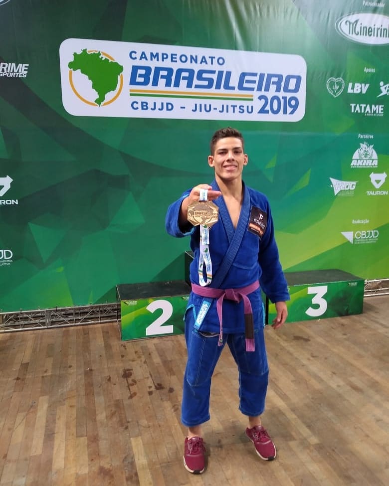 João Vieira venceu o Brasileiro de Jiu-Jitsu no Rio de Janeiro, no mês passado, e agora quer disputar o brasileiro em Minas Gerais em julho - Arquivo pessoal