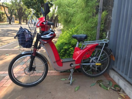 Ela até parece uma bicicleta, mas ela tem acelerador no punho. O nome correto pra ela é Ciclo Elétrico - Israel Espindola/CBN