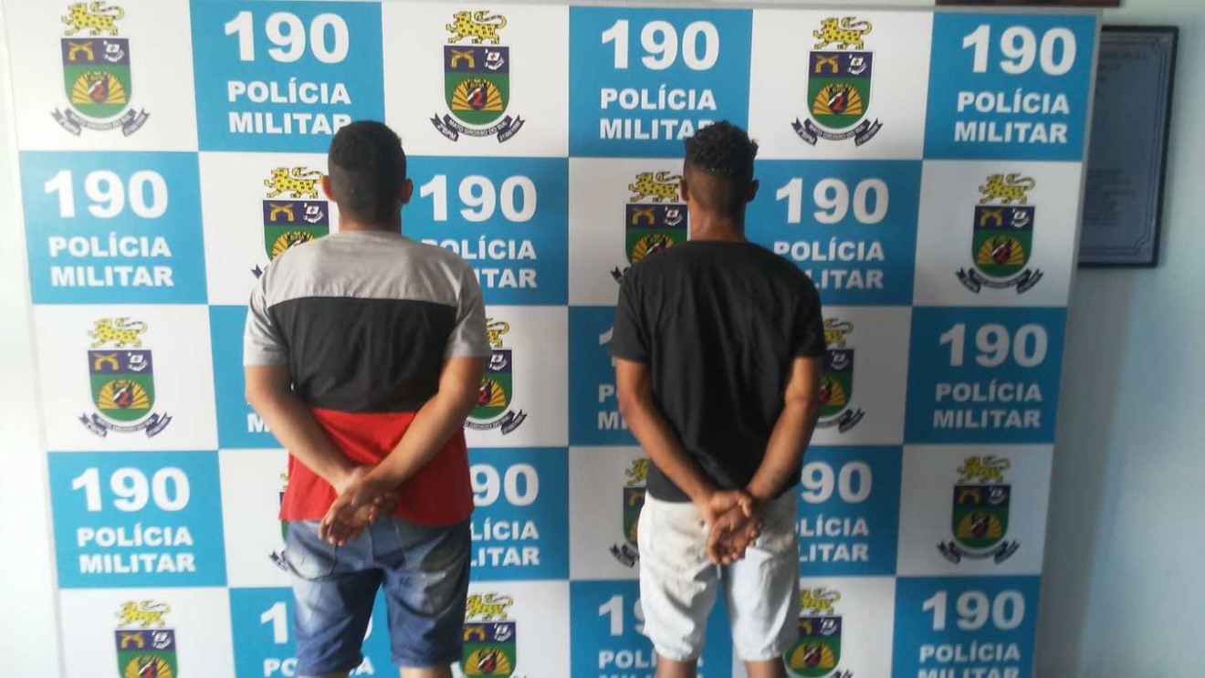 Polícia Militar recupera veículo furtado, durante a abordagem os suspeitos do furto tiravam uma soneca dentro do carro - Alfredo Neto