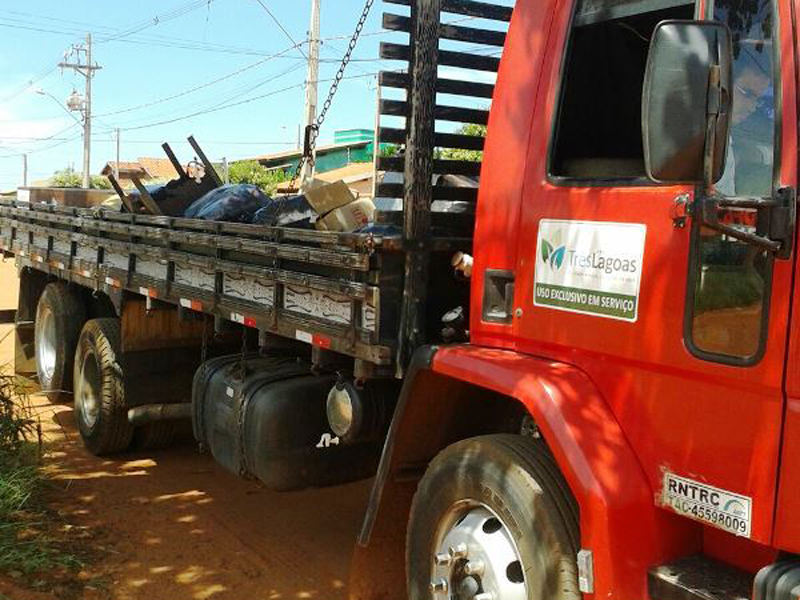 Agentes tem passado nos bairros com um caminhão da Saúde - Divulgação