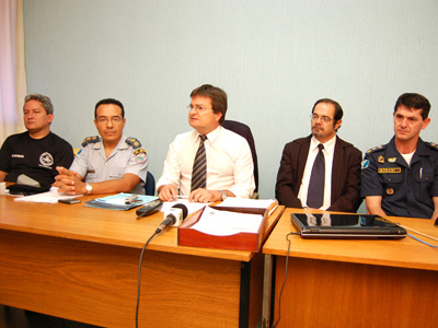 Coletiva de imprensa com as autoridades policiais -
