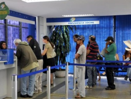 Desde 2006, o décimo terceiro aos segurados do INSS é pago em duas etapas - Divulgação