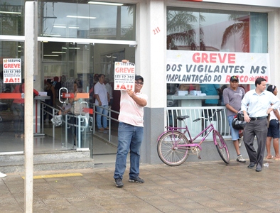 A greve só encerra após negociação entre empregados e empresas -