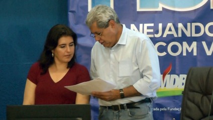 Simone Tebet e André Puccinelli conversam durante encontro do MDB em Três Lagoas - Hugo Leal/JPNews