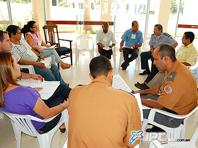 Participantes foram divididos em três grupos para debater o assunto -