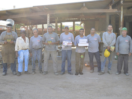 Cleiton é funcionário da empresa Lajes Premix e ganhou um combo de esfirras para dividir com os colegas do trabalho - Leandro Elias/JP
