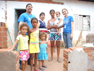 Mãe de quatro meninas, Jaqueline diz que a cesta recebida na manhã de ontem foi um presente enviado por Deus -