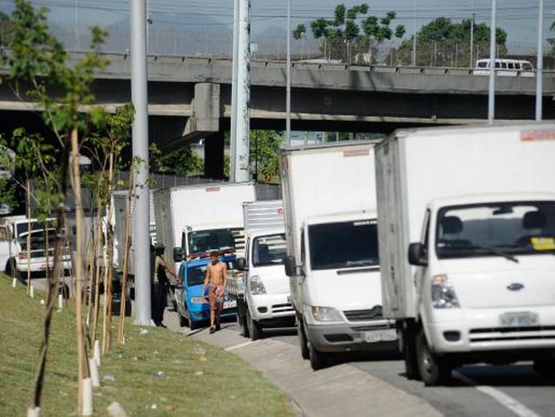 Pela proposta, a jornada diária foi fixada em oito horas, com possibilidade de duas horas extras - Tania Rego/Agência Brasil