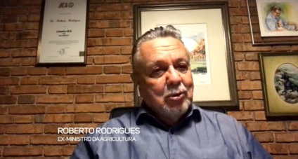 O vídeo completo com toda a palestra do ex-ministro Roberto Rodrigues está disponível no Facebook e no Youtube - Isabelly Melo