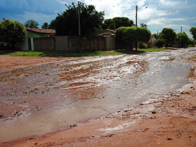 Recurso deveria custear obras de drenagem e pavimentação pela cidade - Elias Dias