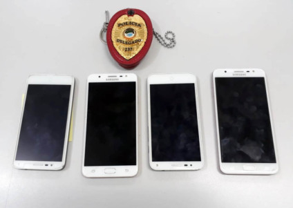 Nove aparelhos celulares foram recuperados pela polícia, em ações distintas na cidade - Divulgação/PC