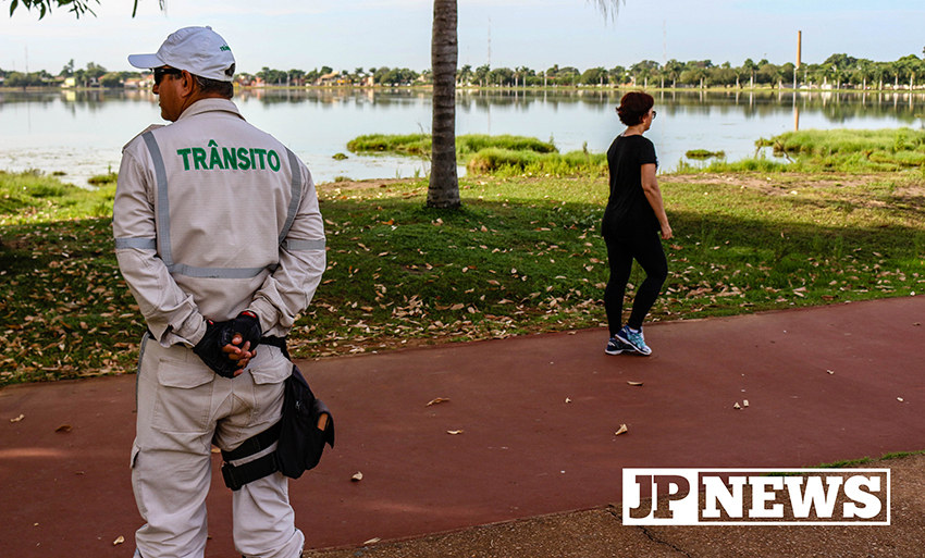 Agentes de trânsito monitoram a circular da Lagoa Maior, nesta quarta-feira (2). - Hugo Leal/JPNEWS