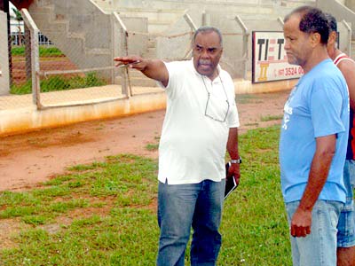 Marçal (esq.) garante que poderia ganhar mais em outros clubes, mas que prefere o Misto -