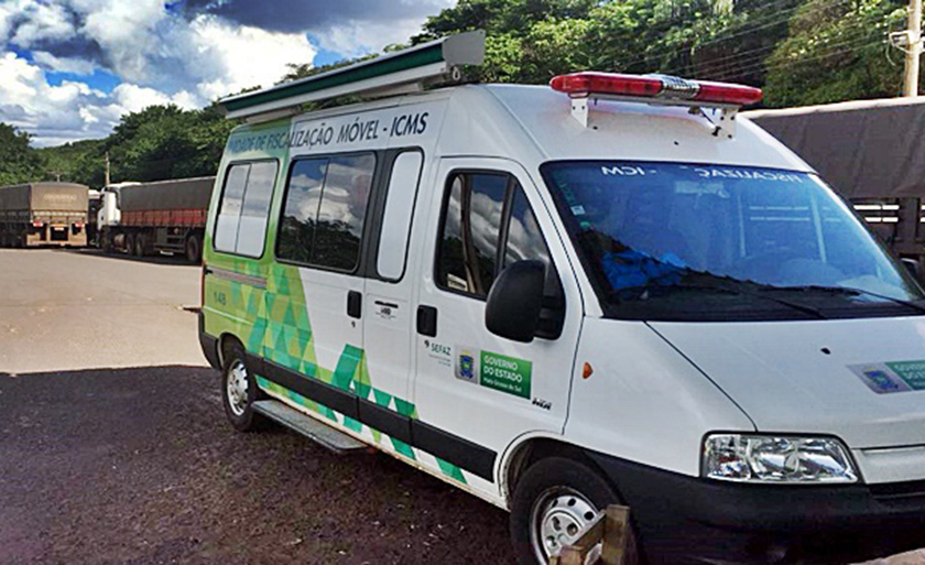 A equipe detectou fraude na documentação fiscal de dez carretas carregadas com soja - Divulgação/Portal MS