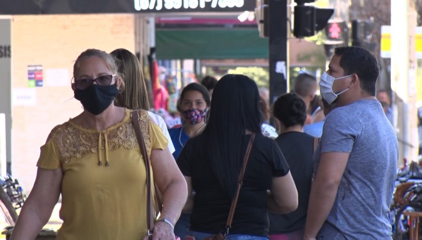 Uso da máscara e do álcool em gel somado ao distanciamento social e à etiqueta respiratória estão ajudando a evitar outros tipos de doenças - Arquivo/JP