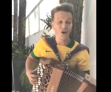 Michel Teló no clima da Copa - Reprodução