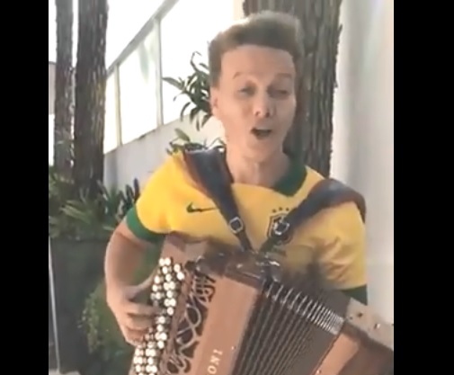 Michel Teló no clima da Copa - Reprodução