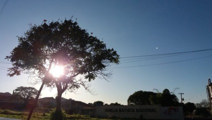 O dia será marcado pelo clima seco com baixos índices de umidade relativa do ar - JPNEWS