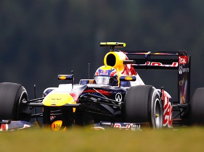 Na casa de Vettel, Webber surpreendeu e garantiu a primeira posição no grid -