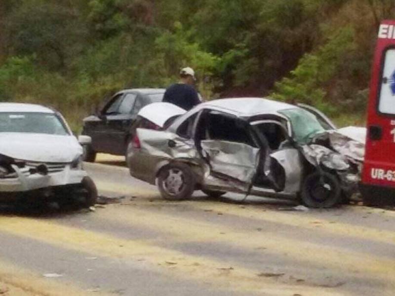 Condutor e passageira do veículo Corsa faleceram; ocupantes do carro Gol ficaram ilesos - Divulgação/PRF