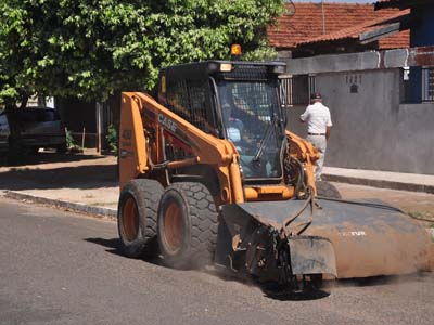 Cada varredeira custou cerca de R$ 120 mil e foram compradas pela empresa terceirizada da Prefeitura - Cada varredeira custou cerca de R$ 120 mil e foram compradas pela empresa terceirizada da Prefeitura -