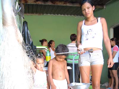 Pescadora Telma ainda não recebeu o seguro, mas está confiante -