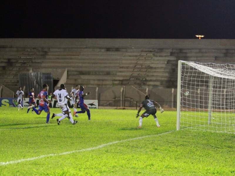 Serc do Chapadão do Sul marcou três gols no segundo tempo de jogo - Elias Dias/JP