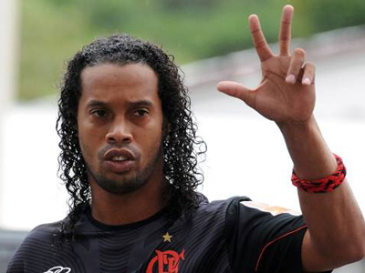 Ronaldinho Gaúcho pede multa rescisória com o Flamengo de R$ 40 milhões -
