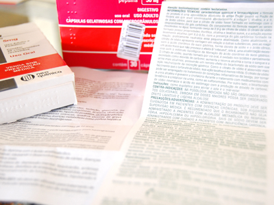 É consenso entre consumidores a grande dificuldade para a leitura das bulas dos remédios -