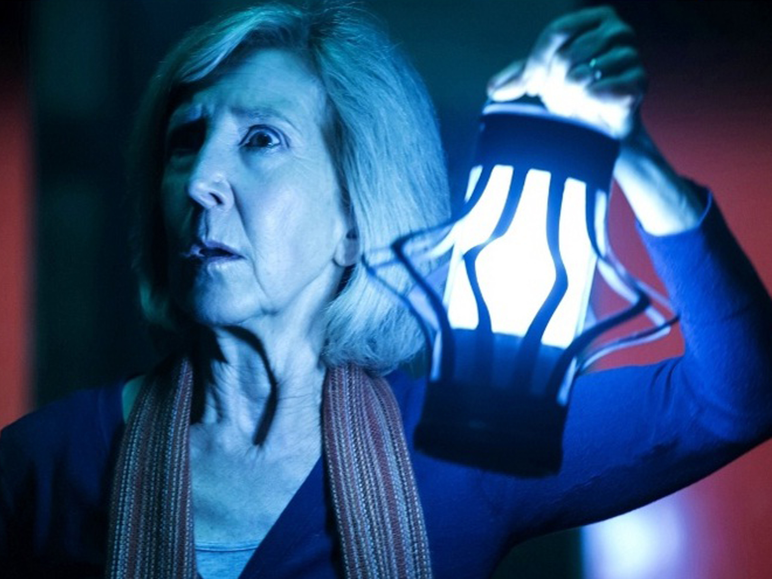 Especialista em fenômenos paranormais Elise Rainier (Lin Shaye) se envolve no caso - Divulgação