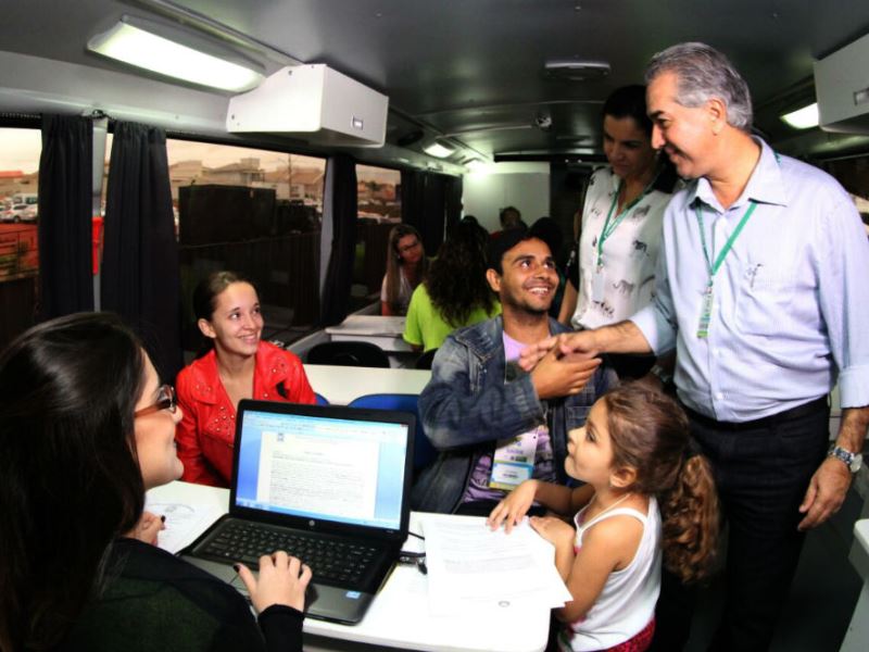 Governador Reinaldo Azambuja visitou a Caravana da Saúde durante passagem por Paranaíba - Talita Matsushita