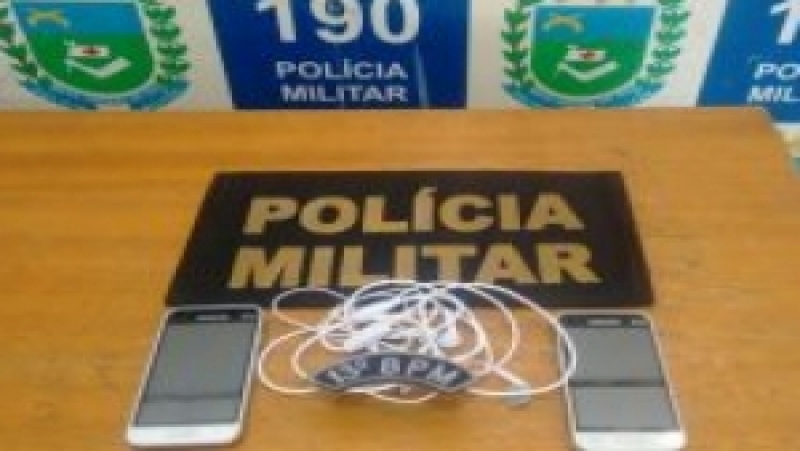 A mulher foi presa e apresentada na delegacia de Polícia Civil  - Divulgação PM