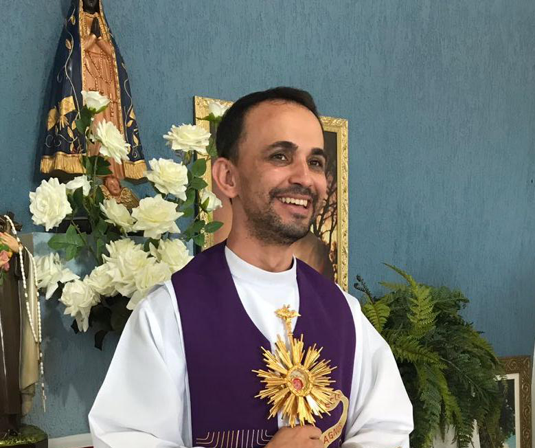 Padre Eliano Roberto Rodrigues, que atua em Paranaíba desde outubro de 2015, deixa a Paróquia Sant’Ana - Lucas dos Anjos/JPNEWS