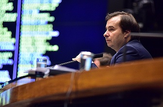 O presidente da Câmara, Rodrigo Maia, durante a sessão, na madrugada de hoje - Flávio Soares/Câmara dos Deputados