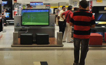 Comércio espera que a Copa resulte na venda de 12,5 milhões de aparelhos de tv em todo o país, total 10% superior ao de 2017 - Arquivo/Marcelo Casal Jr/Agência Brasil Comércio espera que a Copa resulte na venda de 12,5 milhões de aparelhos de tv em todo o país, total 10% superior ao de 2017 - Arquivo/Marcelo Casal Jr/Agência Brasil