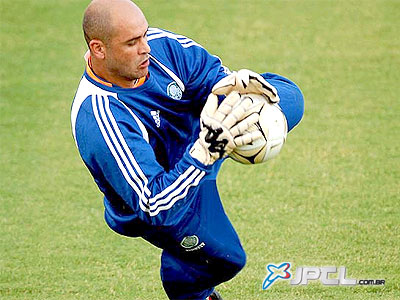 Marcos está recuperado de uma artroscopia no joelho esquerdo - Marcos está recuperado de uma artroscopia no joelho esquerdo -