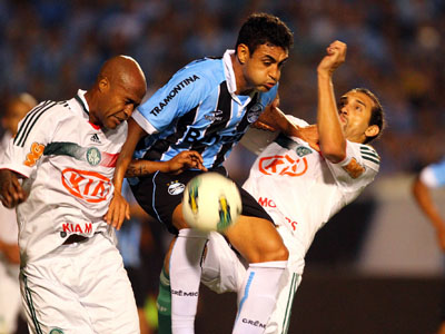 Disputa foi intensa na primeira partida no Sul -
