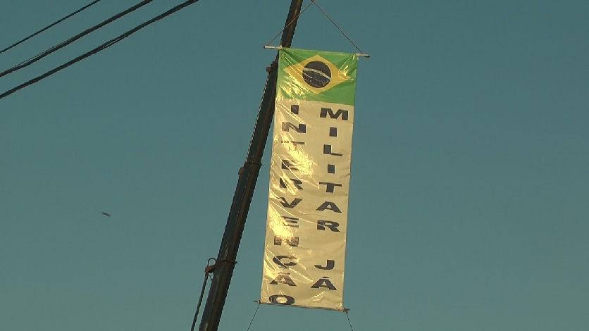 Em Três Lagoas, manifestantes pedem intervenção militar - Reprodução/TVC