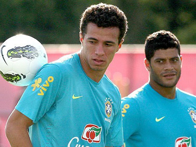 Leandro Damião e Hulk formam parte da linha ofensiva do selecionado nacional - Leandro Damião e Hulk formam parte da linha ofensiva do selecionado nacional -